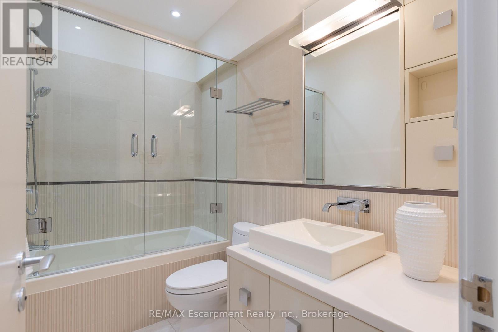 Photo 13 of 1540 Watersedge Road, Mississauga ON