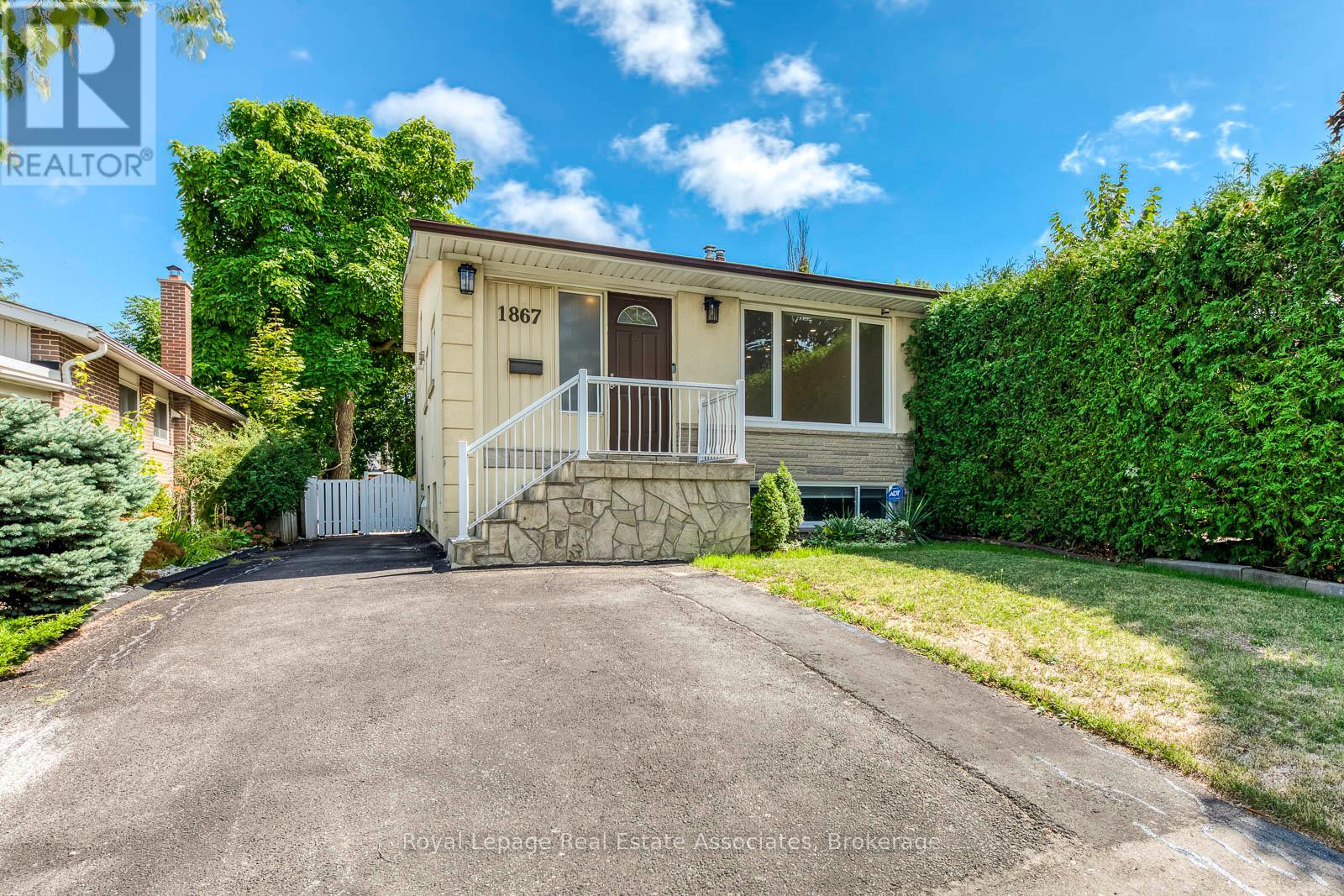 Photo 1 of Lower 1867 Sandgate Crescent, Mississauga ON
