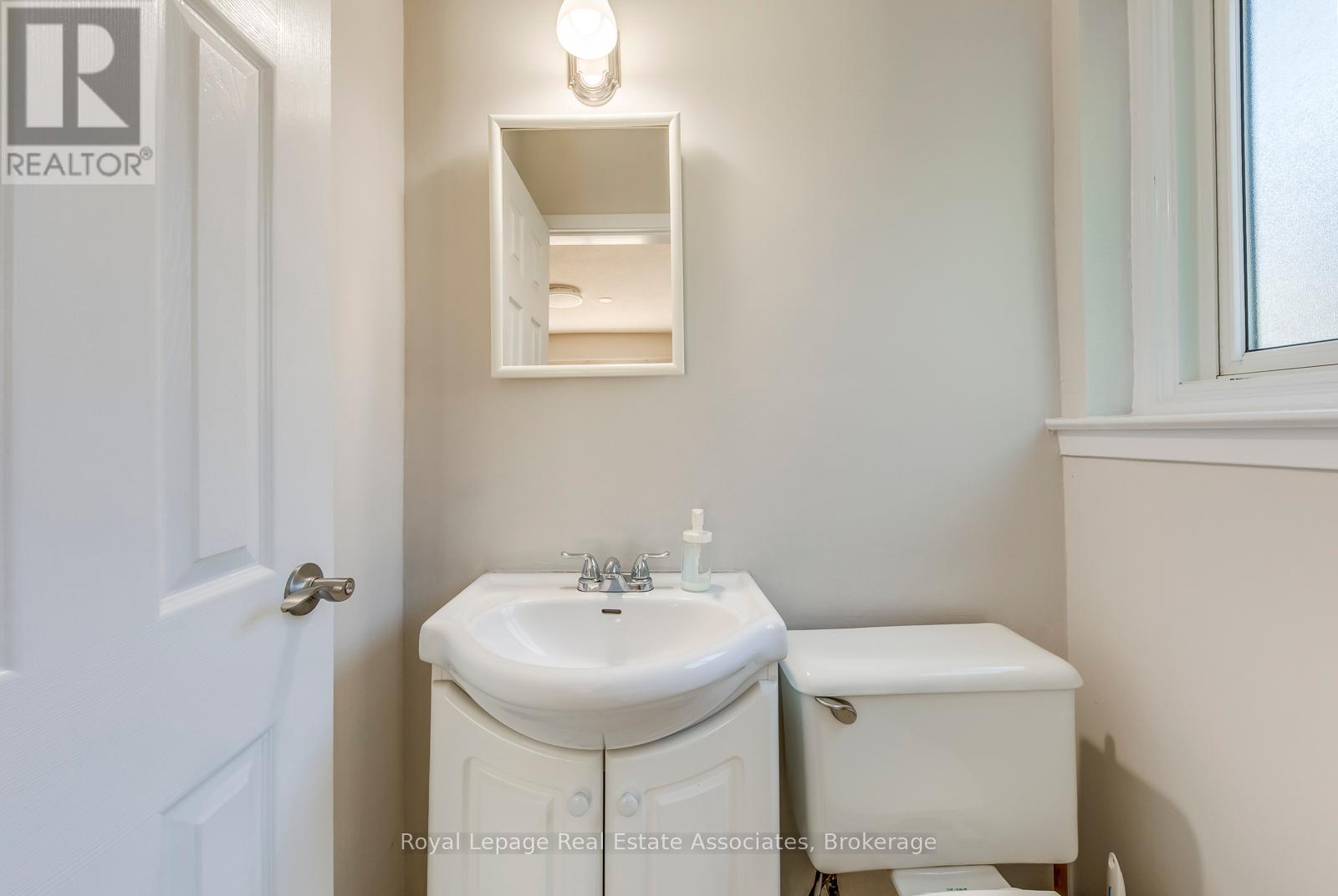 Photo 33 of Lower 1867 Sandgate Crescent, Mississauga ON