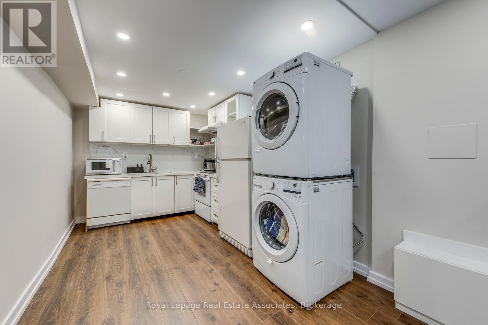 Photo 36 of Lower 1867 Sandgate Crescent, Mississauga ON