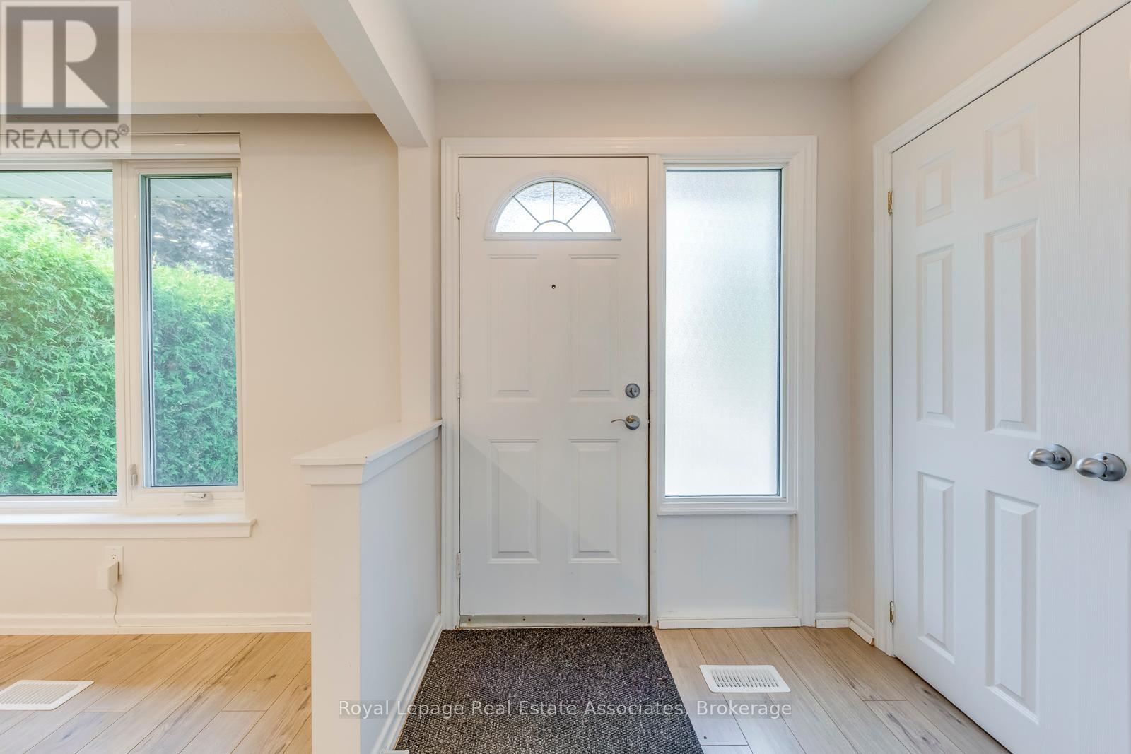 Photo 4 of Lower 1867 Sandgate Crescent, Mississauga ON