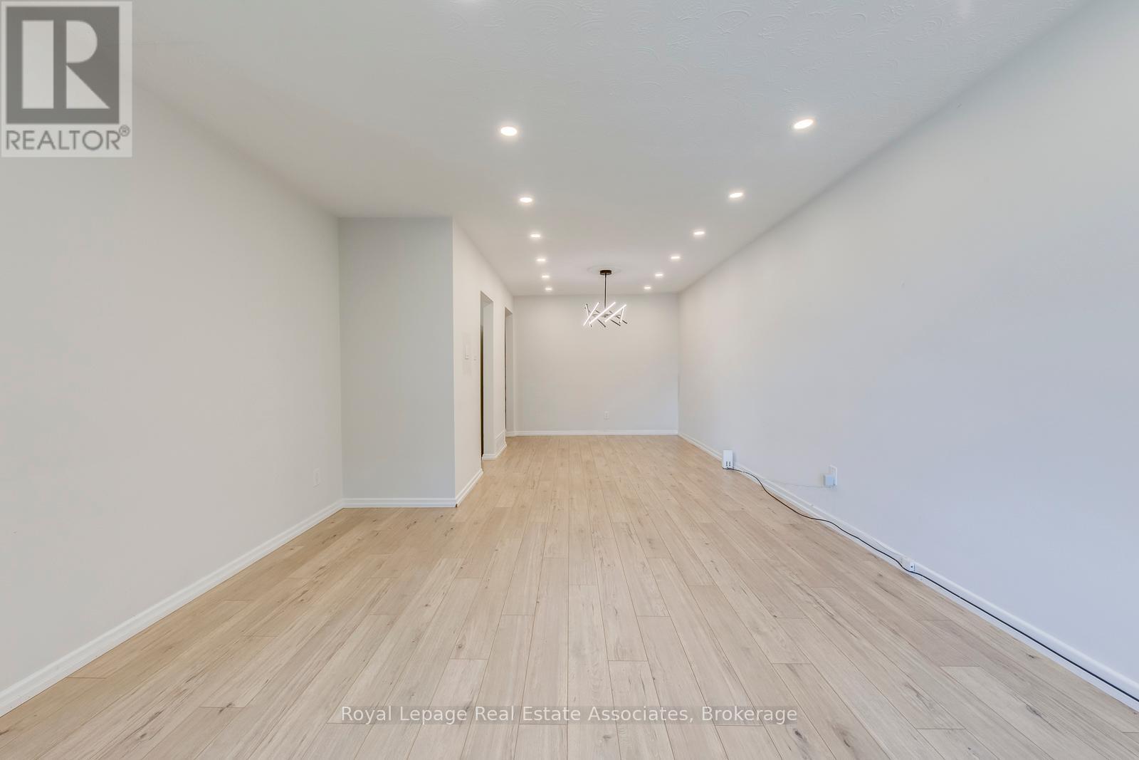 Photo 7 of Lower 1867 Sandgate Crescent, Mississauga ON