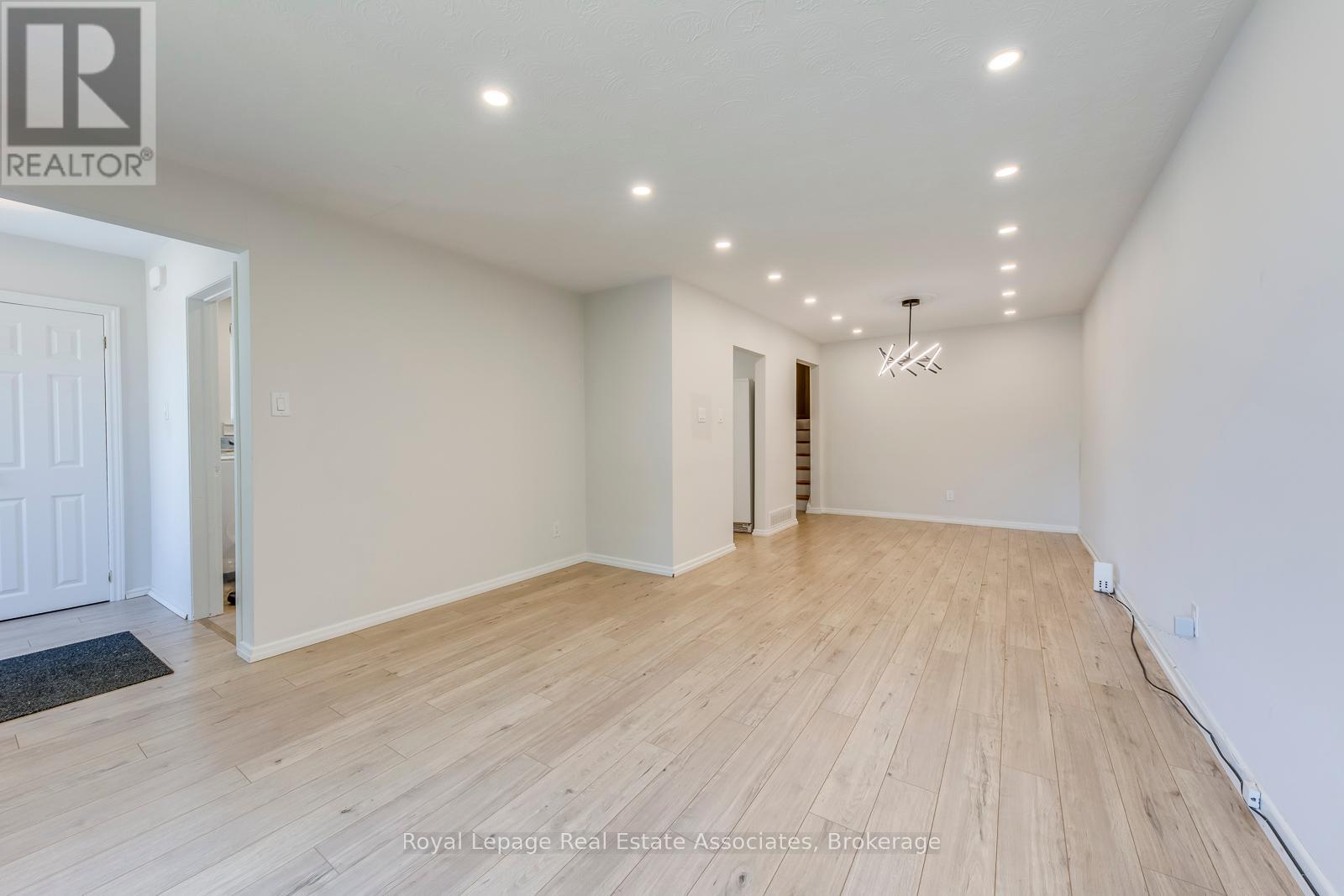 Photo 29 of Upper 1867 Sandgate Crescent, Mississauga ON