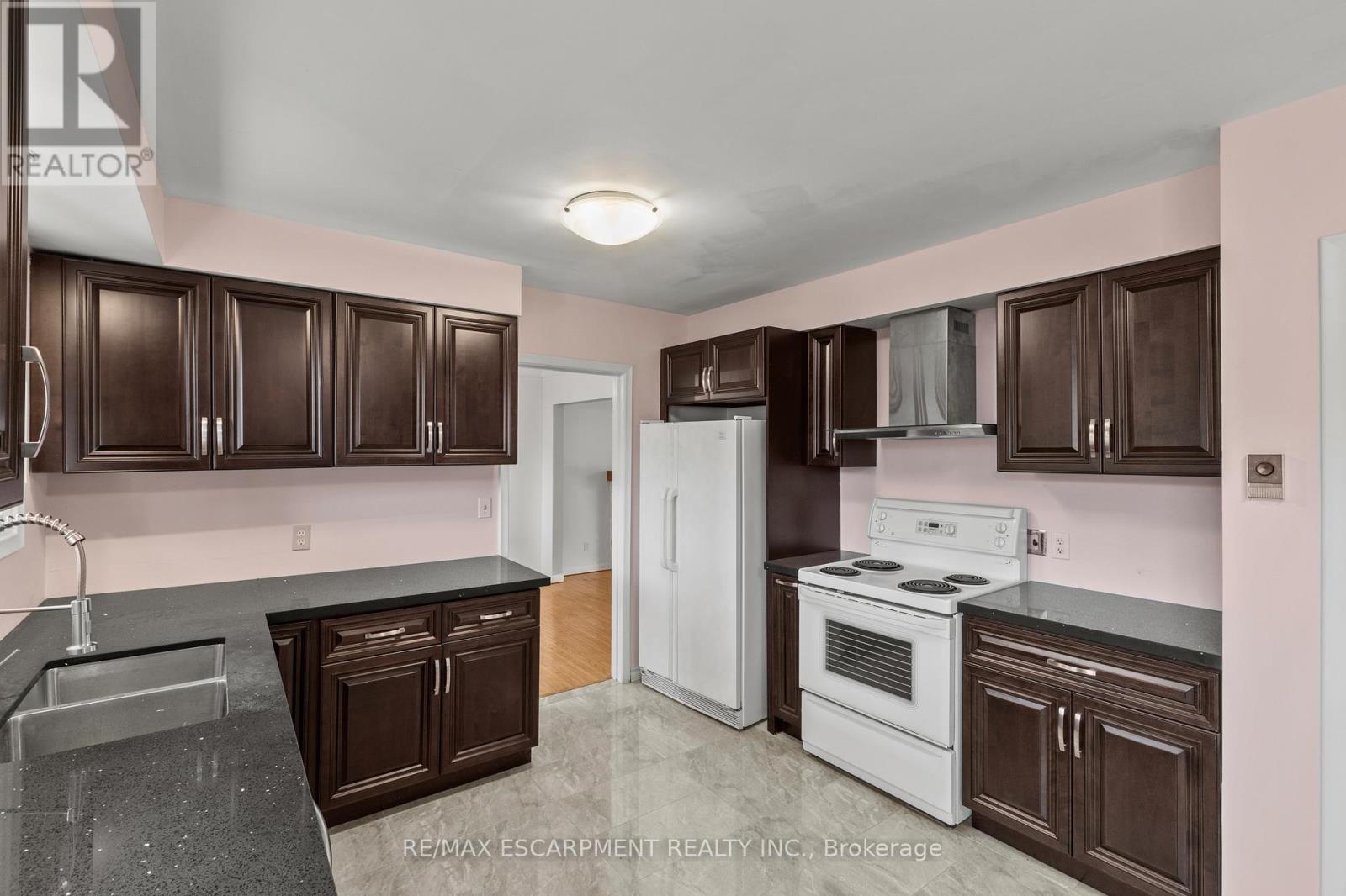 Photo 11 of 3050 Woodward Avenue, Burlington ON