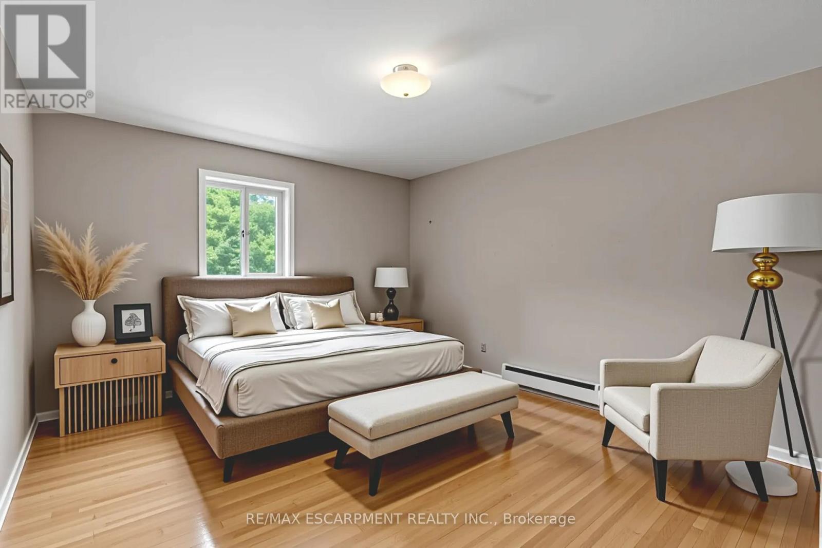 Photo 13 of 3050 Woodward Avenue, Burlington ON