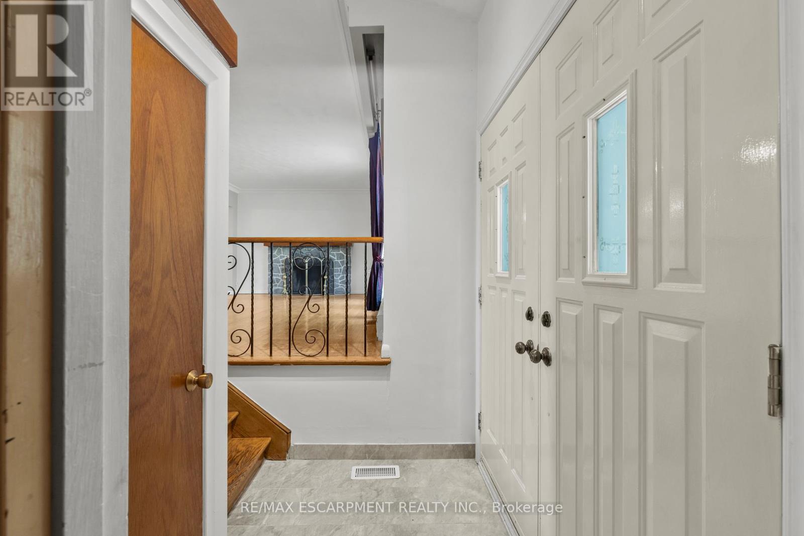 Photo 5 of 3050 Woodward Avenue, Burlington ON