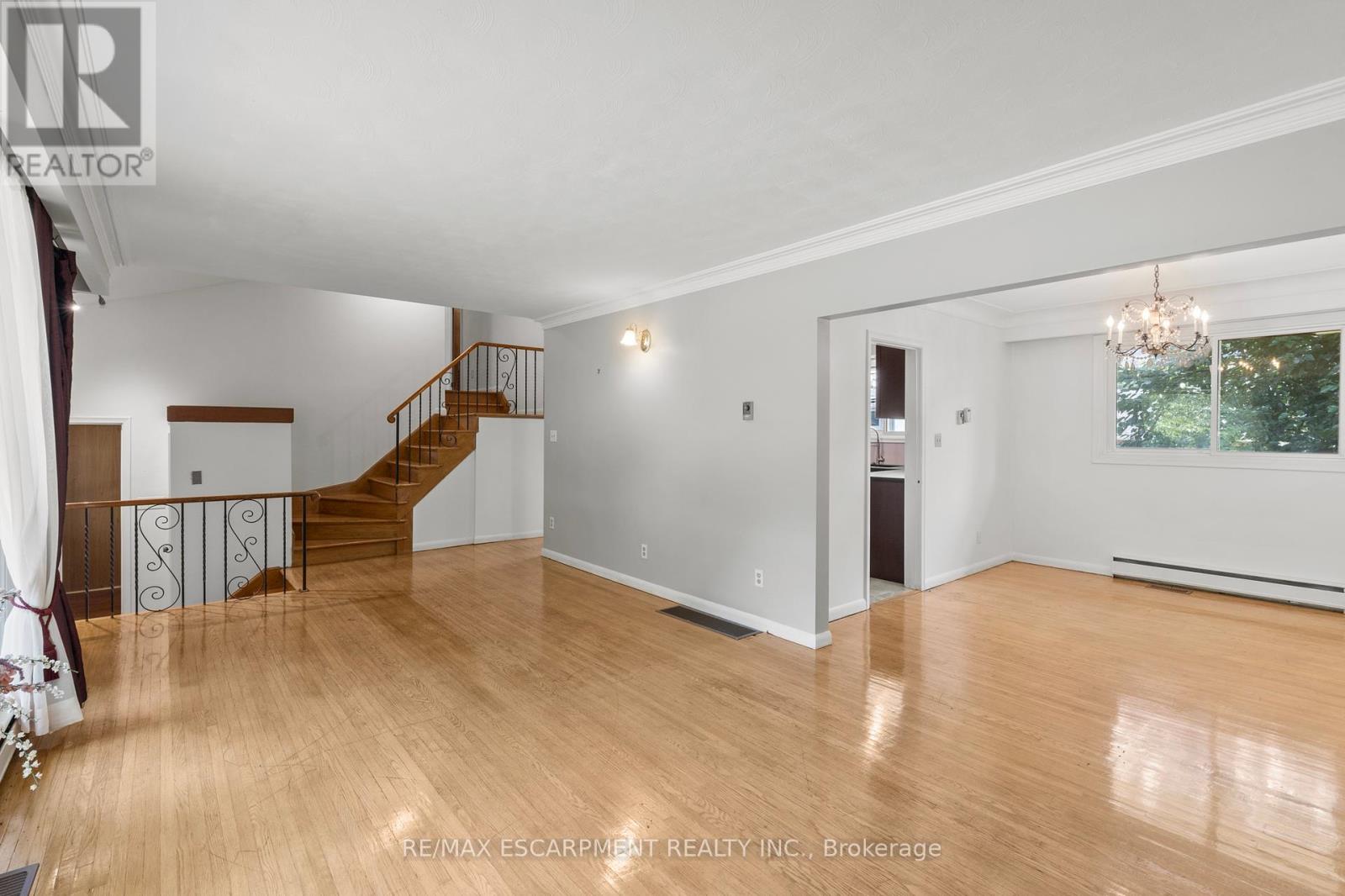 Photo 7 of 3050 Woodward Avenue, Burlington ON