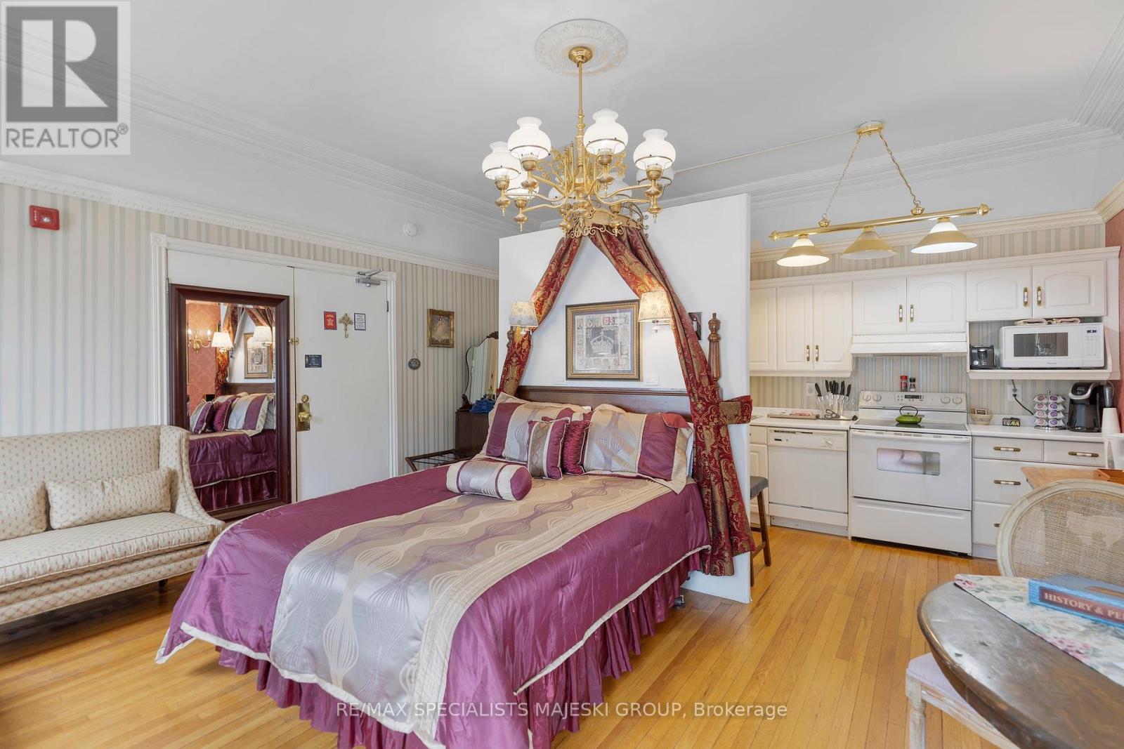 Photo 11 of 20 Broad Street, Brockville ON