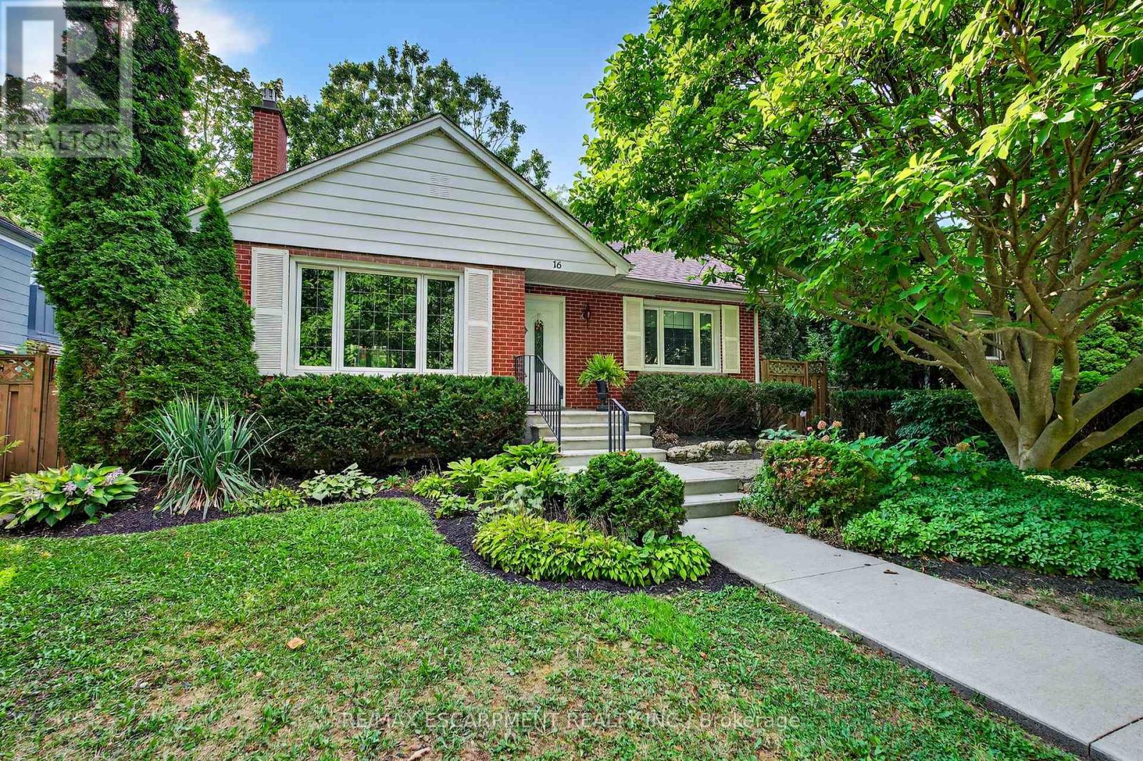 Photo 1 of 16 Parkview Row, Hamilton ON