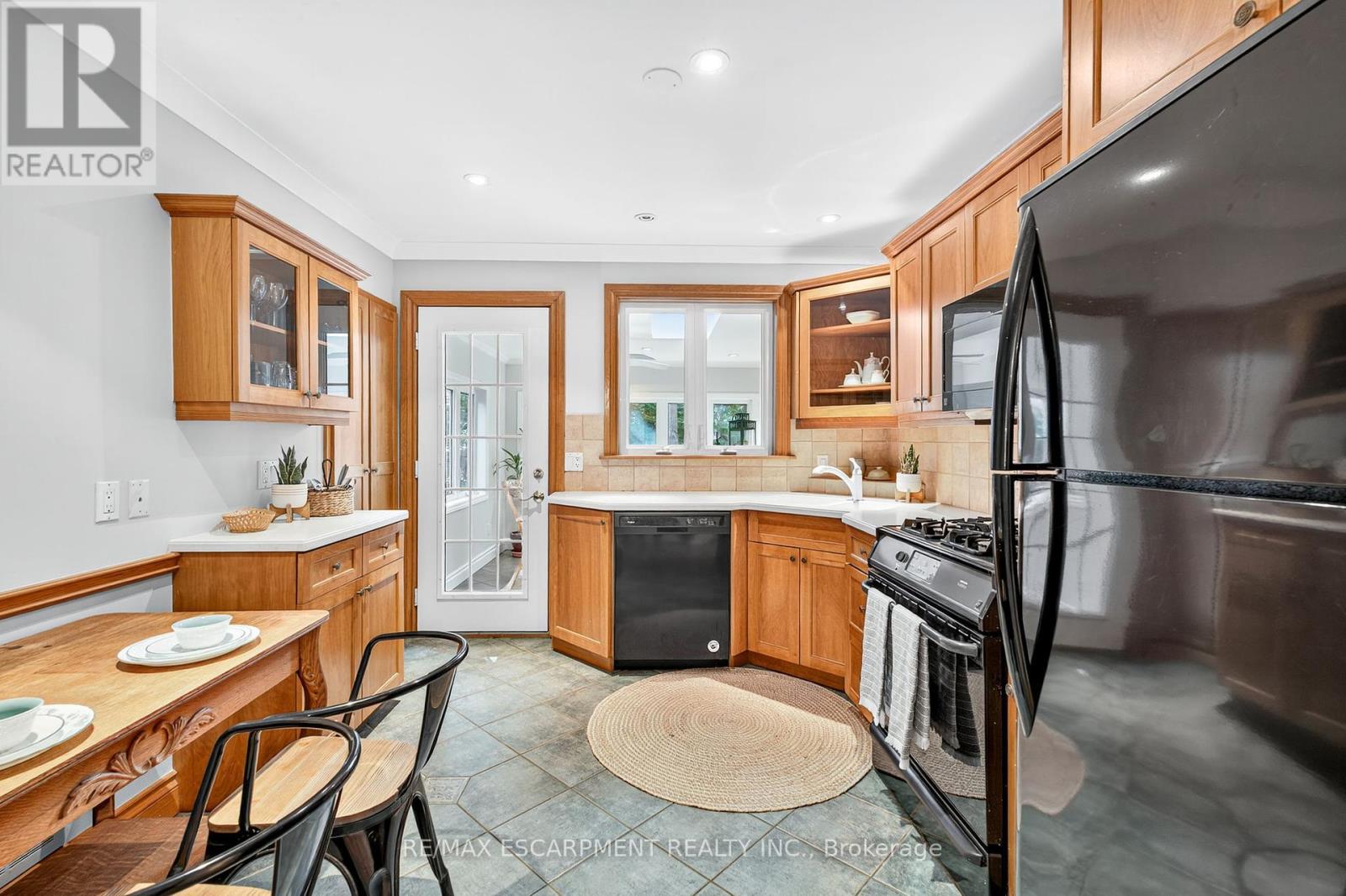 Photo 12 of 16 Parkview Row, Hamilton ON
