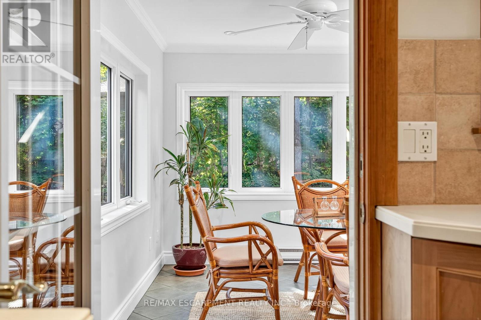 Photo 17 of 16 Parkview Row, Hamilton ON