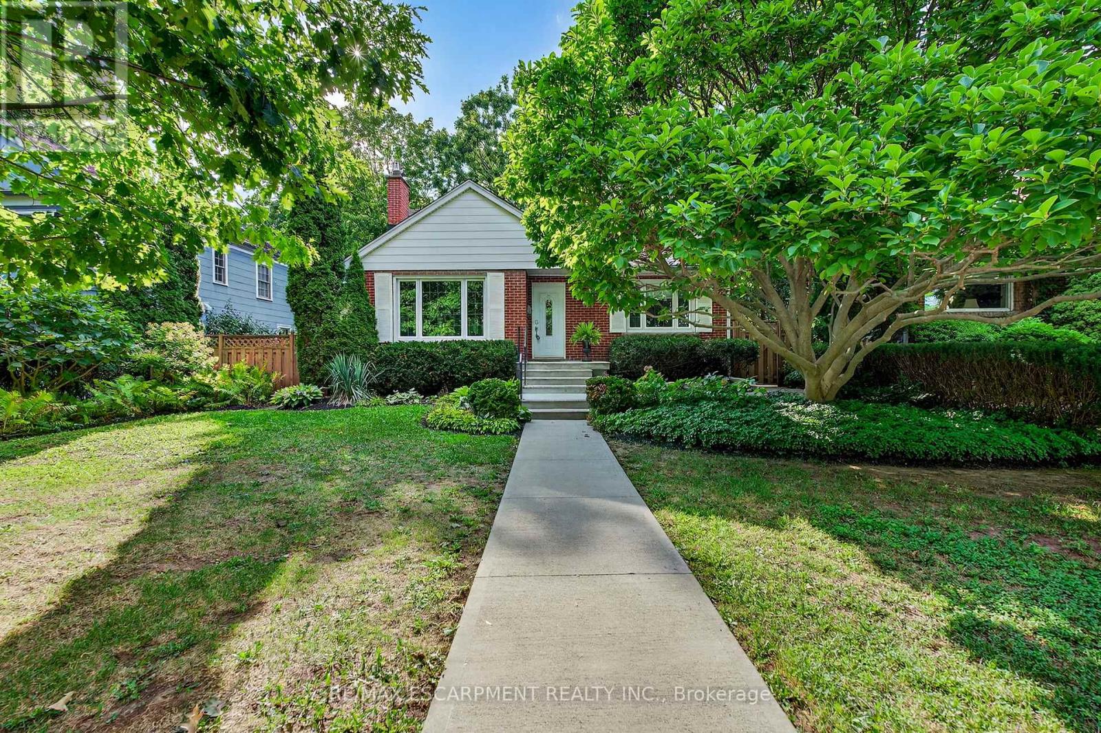 Photo 2 of 16 Parkview Row, Hamilton ON