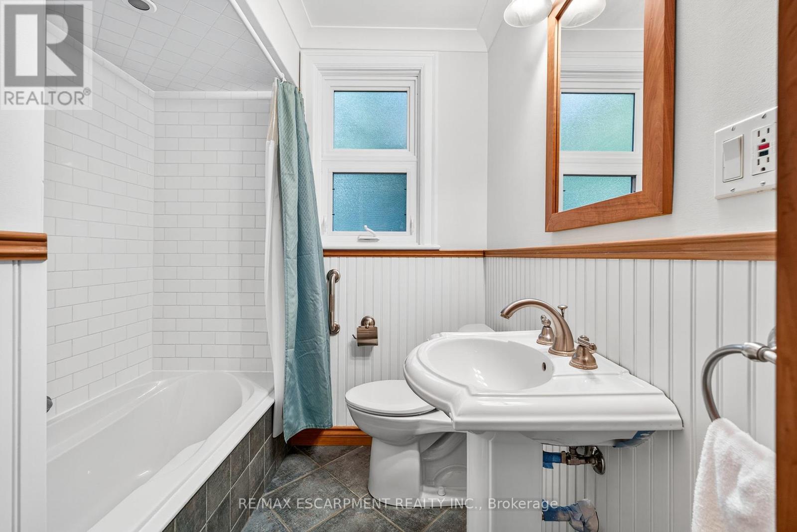 Photo 25 of 16 Parkview Row, Hamilton ON