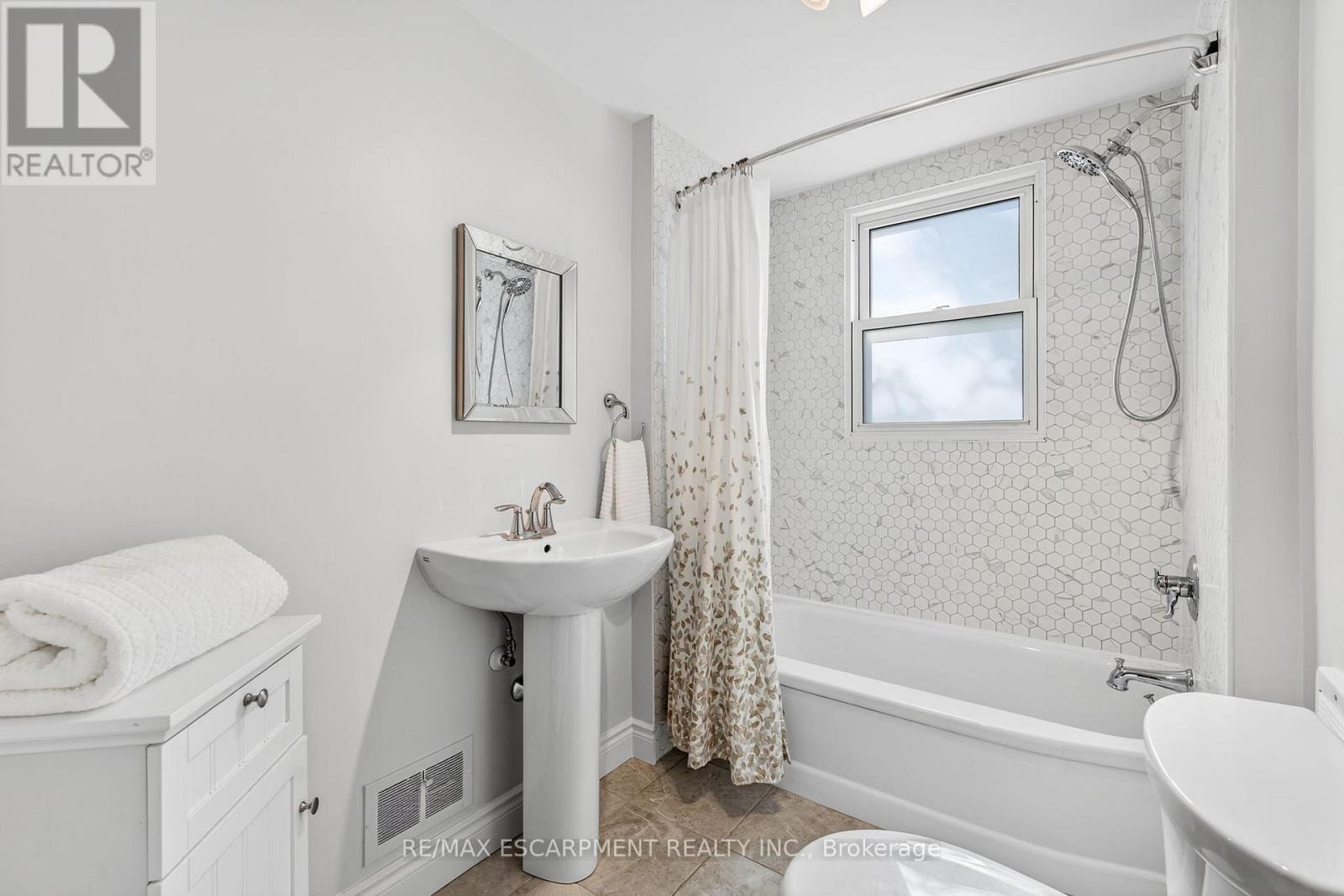 Photo 28 of 16 Parkview Row, Hamilton ON