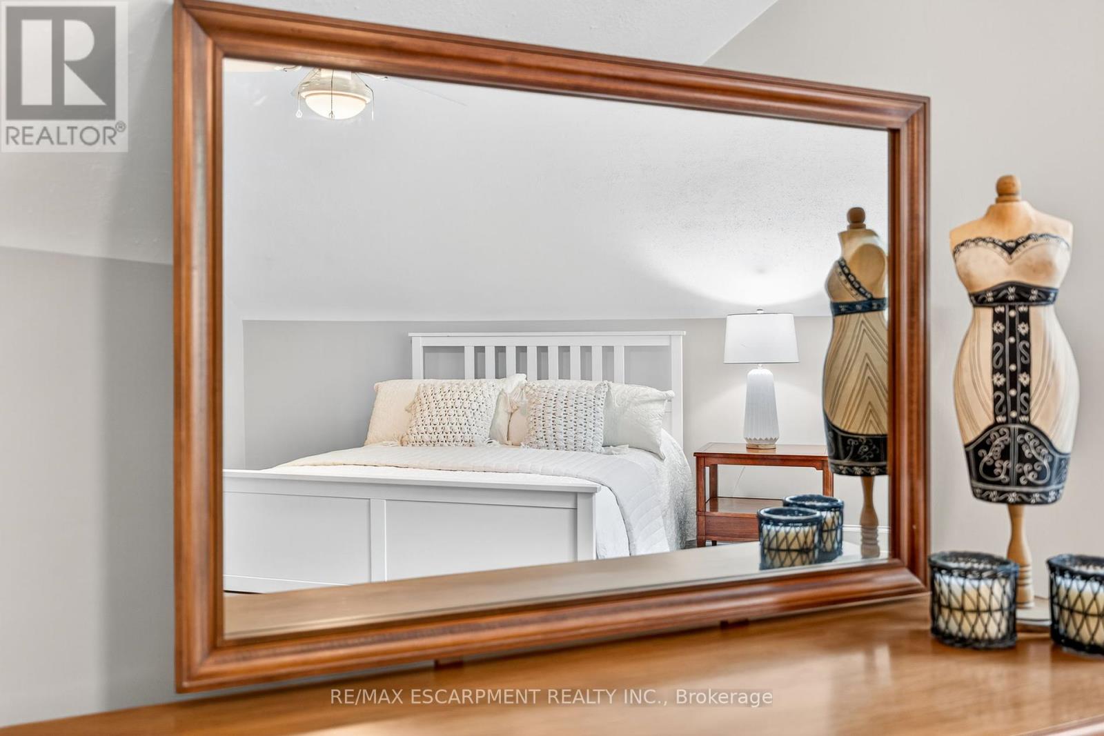 Photo 31 of 16 Parkview Row, Hamilton ON