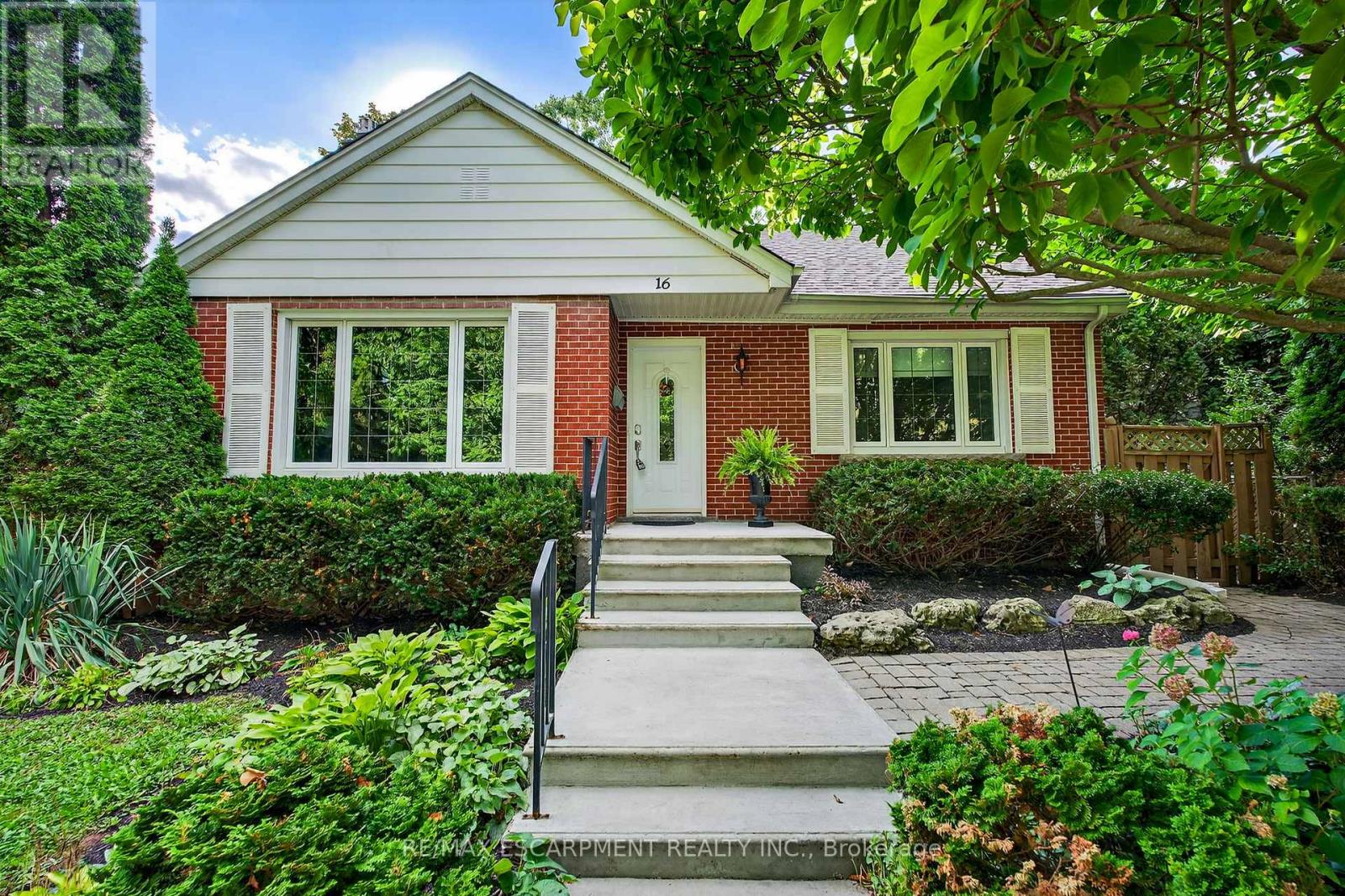 Photo 4 of 16 Parkview Row, Hamilton ON