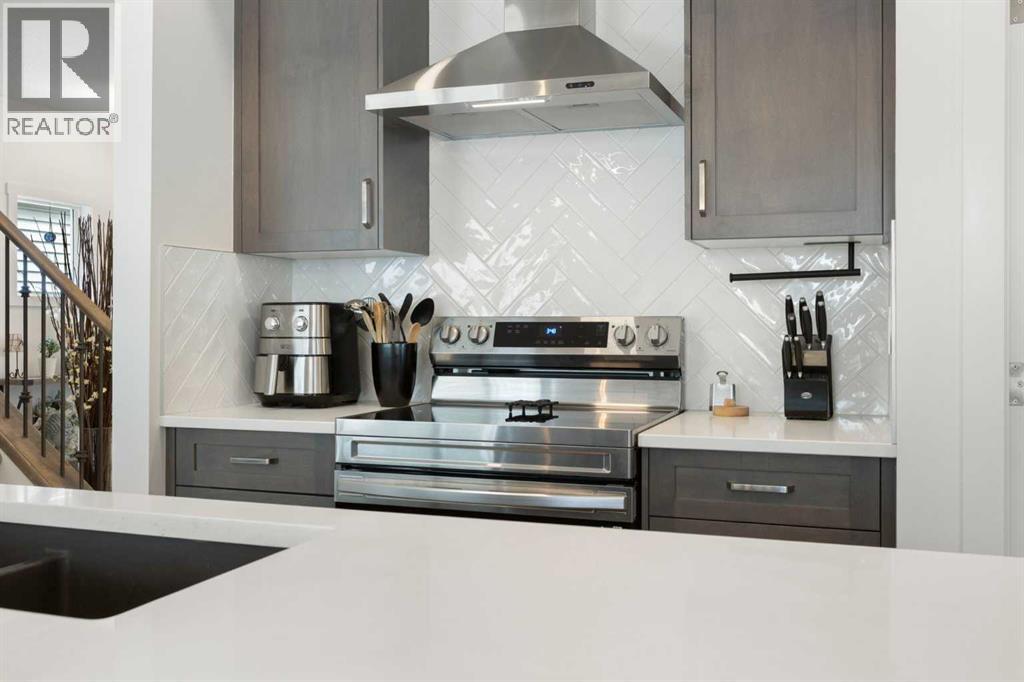 Photo 4 of 1387 Bayview Crescent Sw, Airdrie AB