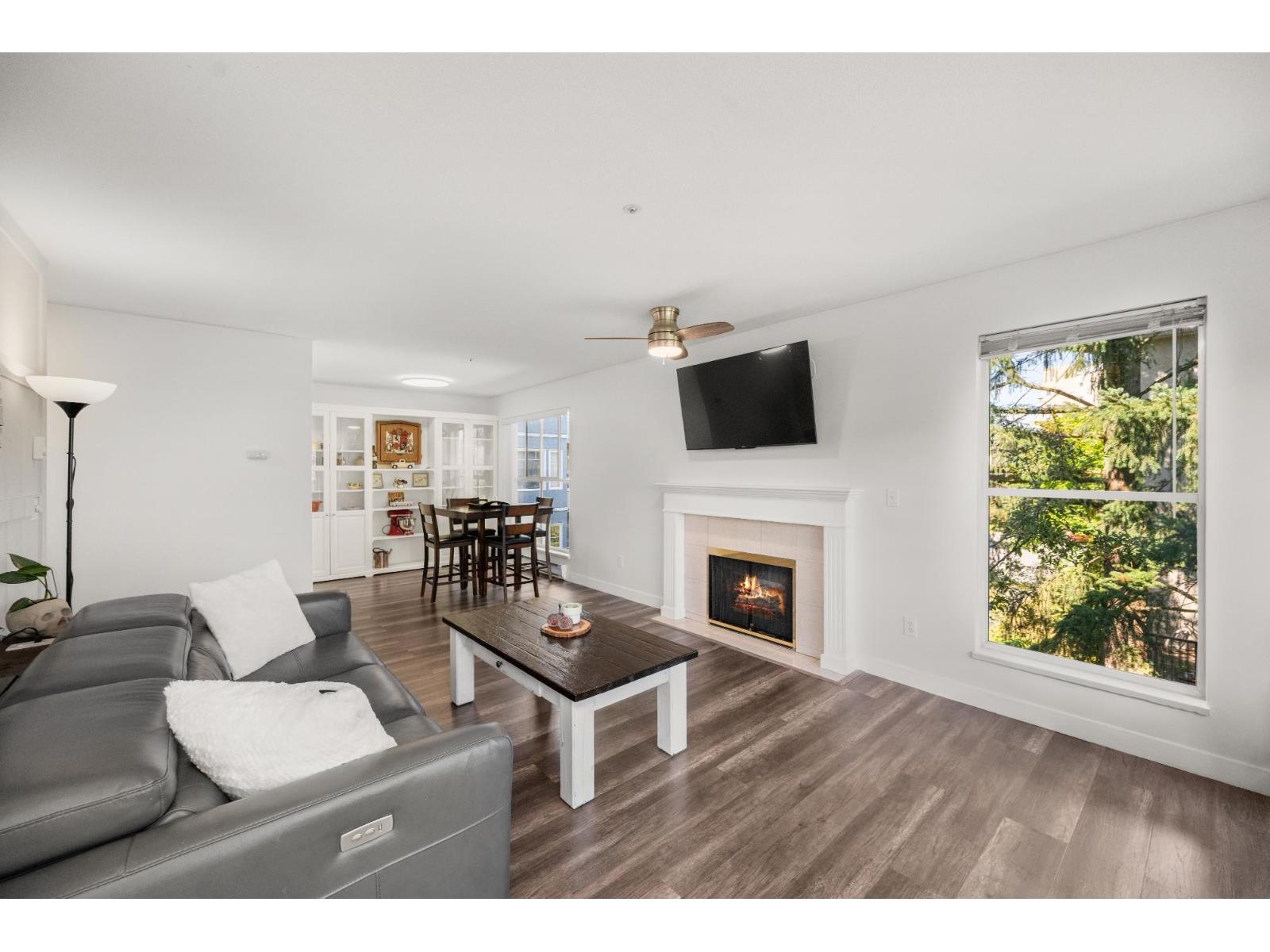 Photo 4 of 207 20350 54 Avenue, Langley BC