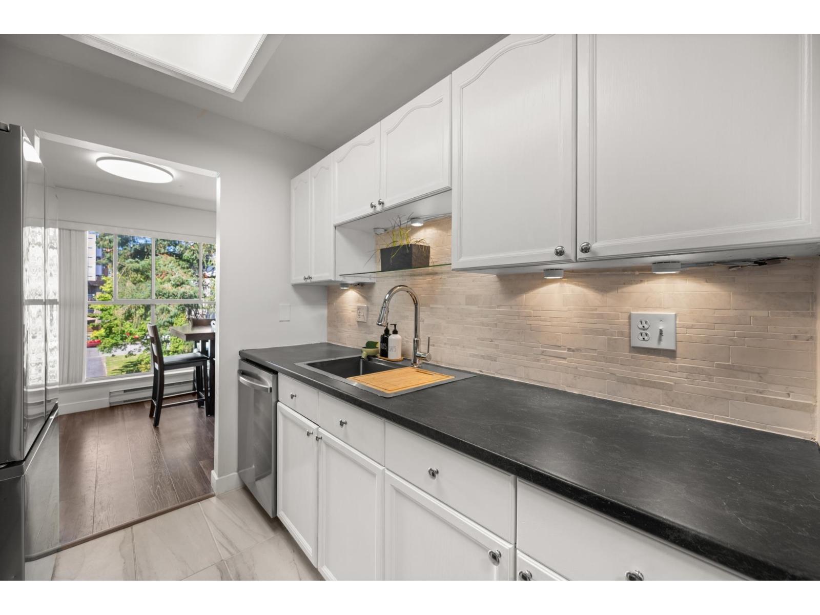 Photo 10 of 207 20350 54 Avenue, Langley BC