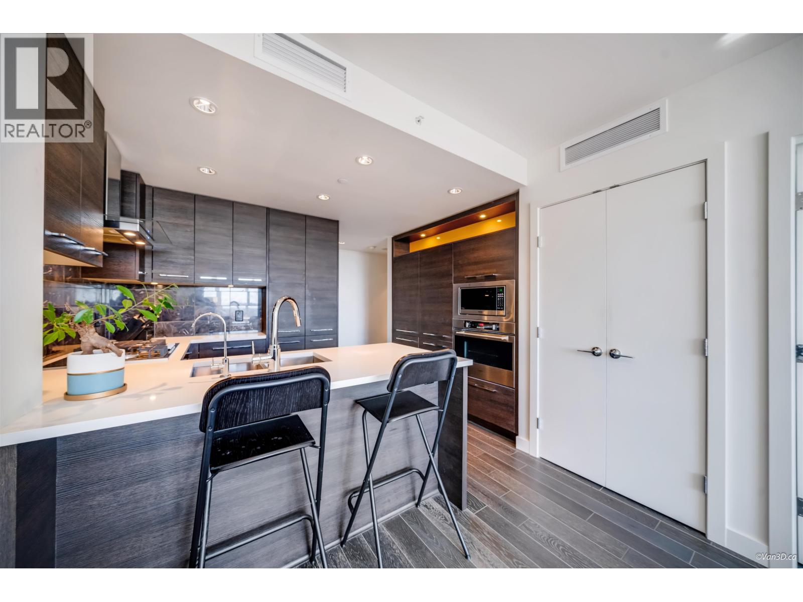 Photo 10 of 1501 7468 Lansdowne Road, Richmond BC