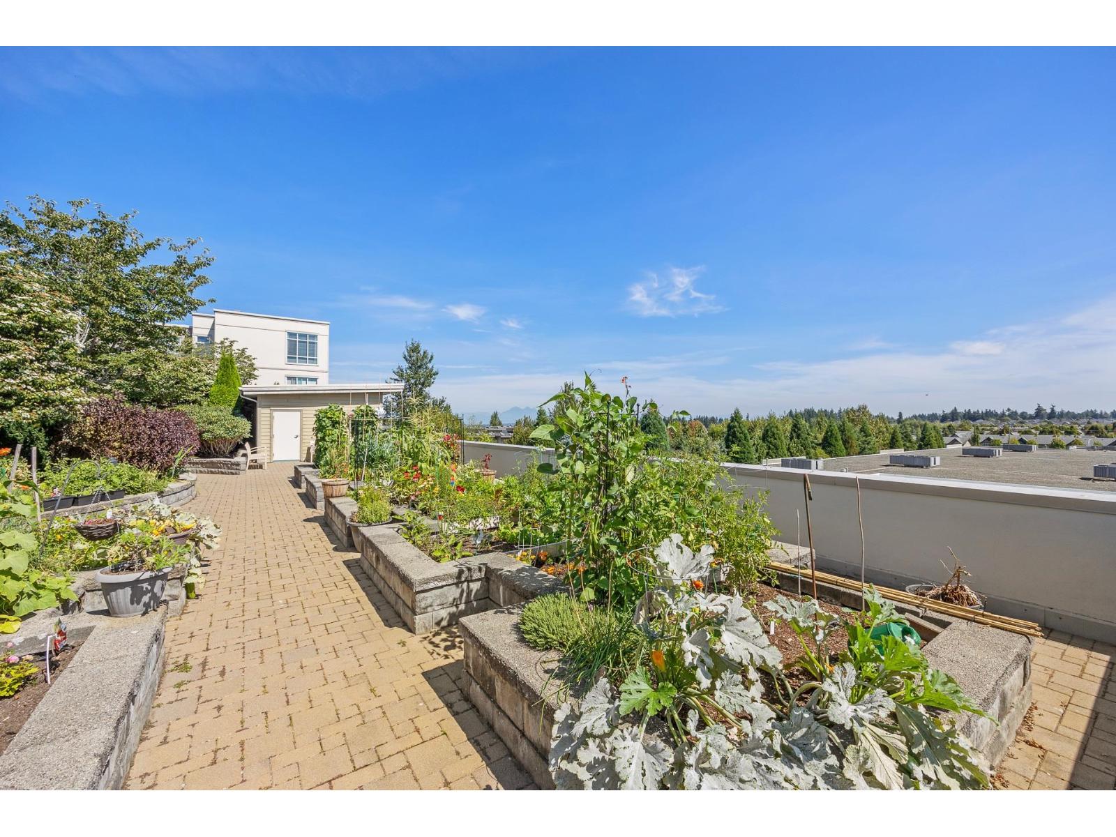 Photo 4 of 363 15850 26 Avenue, Surrey BC