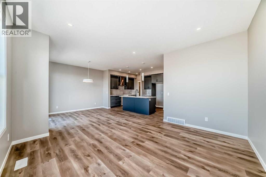 Photo 8 of 79 Bartlett Crescent Se, Calgary AB