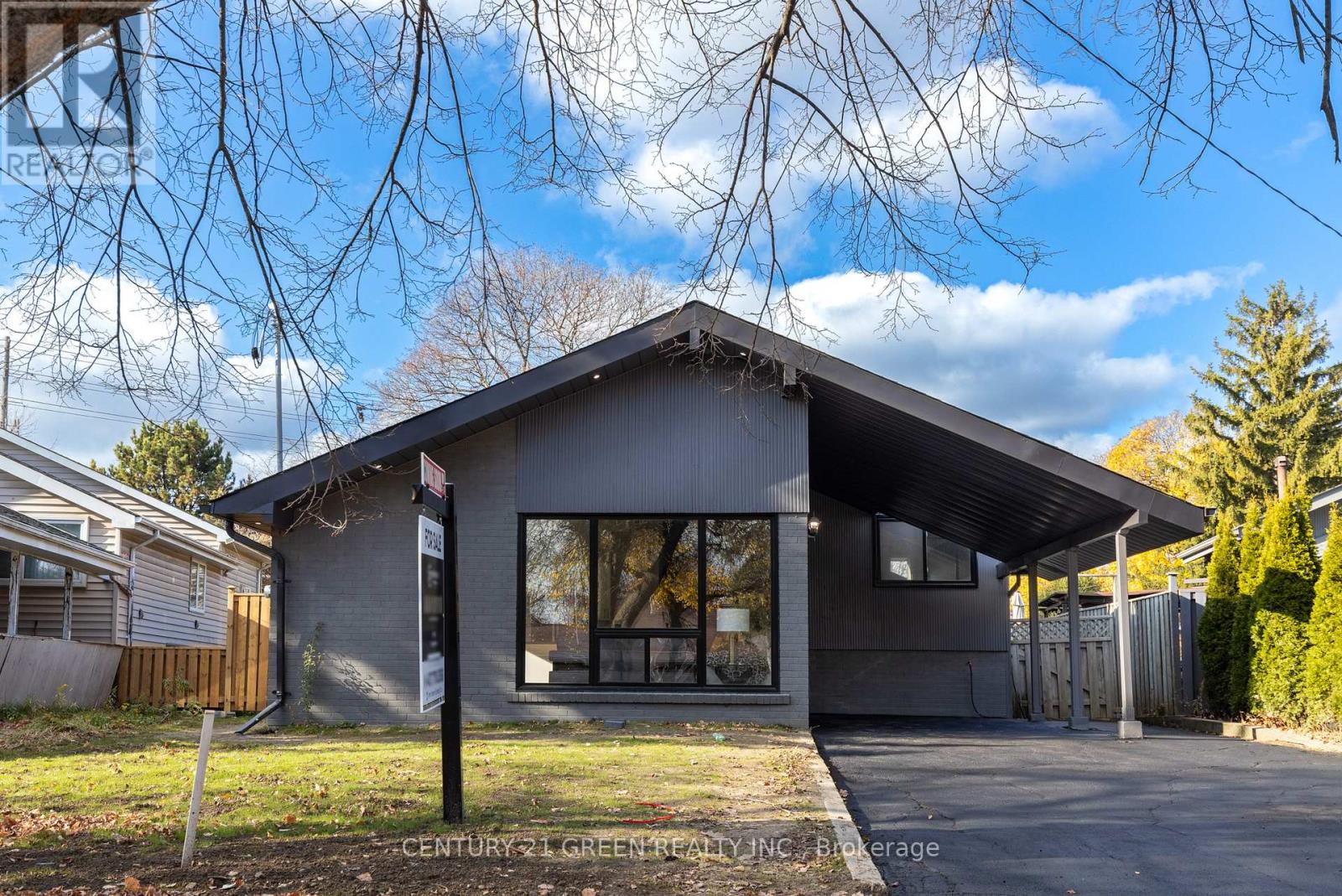 Photo 1 of 32 Brookridge Drive, Toronto ON