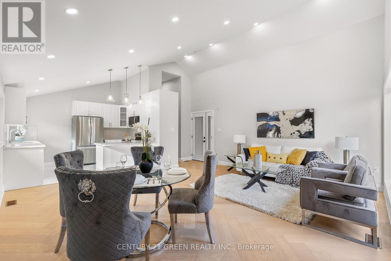 Photo 11 of 32 Brookridge Drive, Toronto ON
