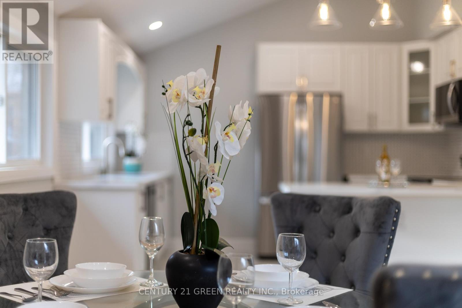Photo 13 of 32 Brookridge Drive, Toronto ON
