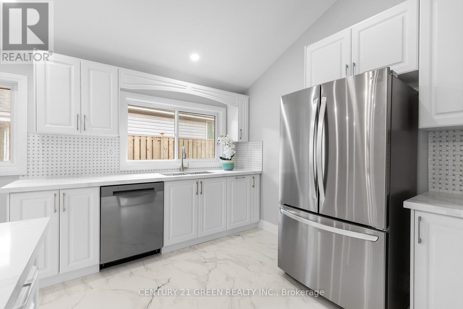 Photo 15 of 32 Brookridge Drive, Toronto ON