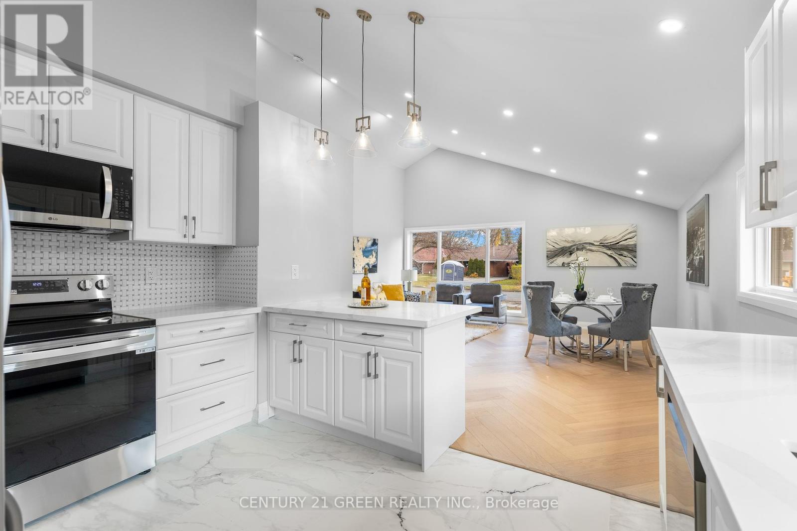 Photo 16 of 32 Brookridge Drive, Toronto ON