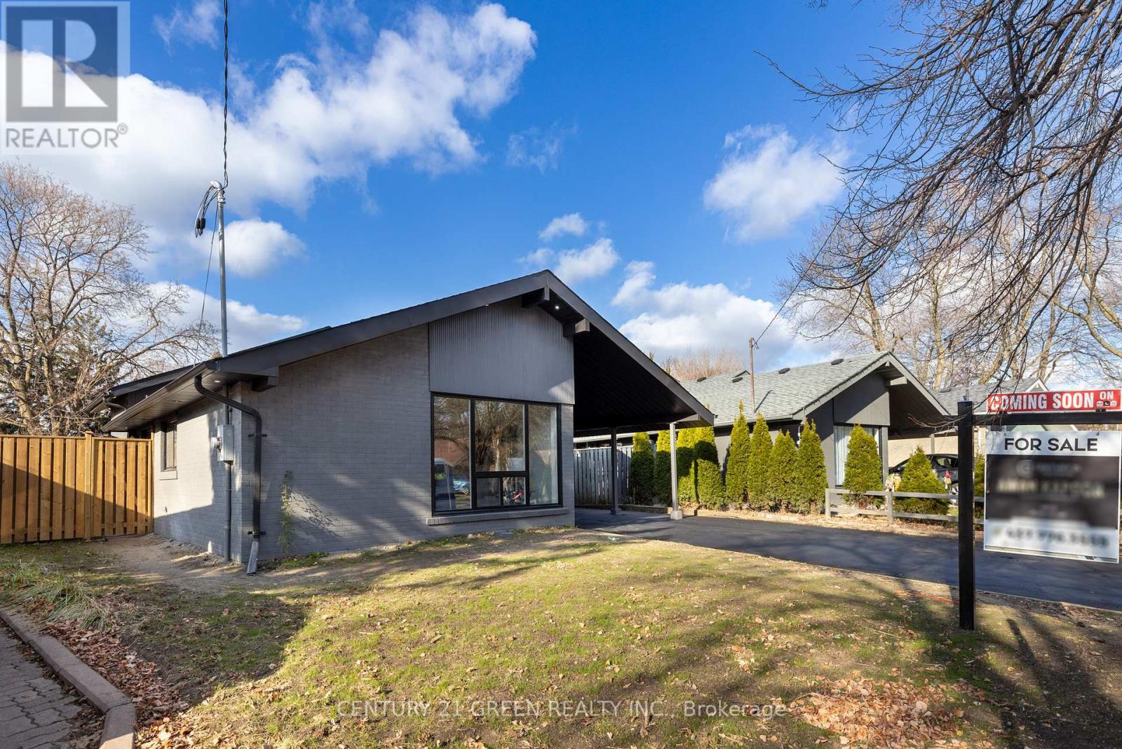 Photo 2 of 32 Brookridge Drive, Toronto ON