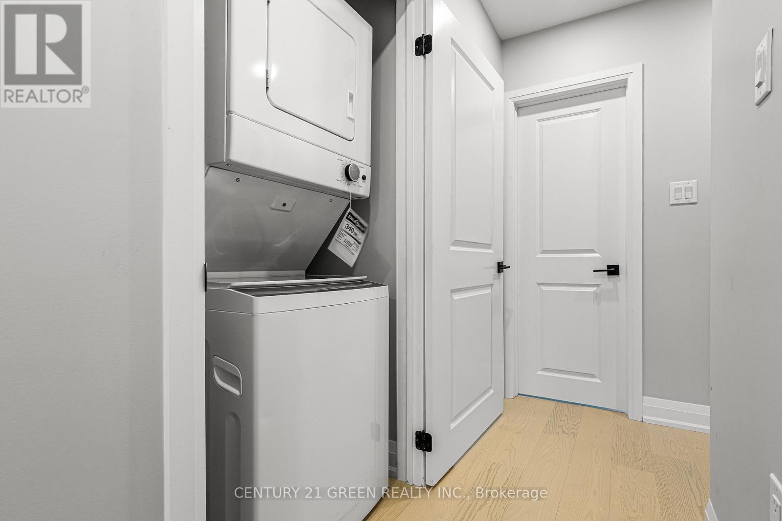 Photo 20 of 32 Brookridge Drive, Toronto ON