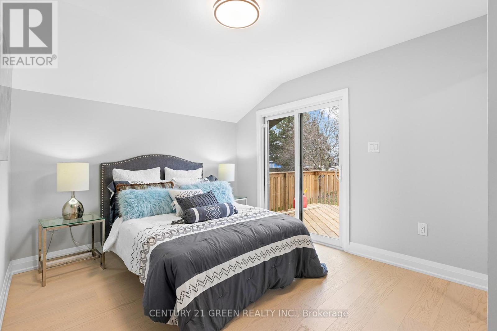Photo 23 of 32 Brookridge Drive, Toronto ON
