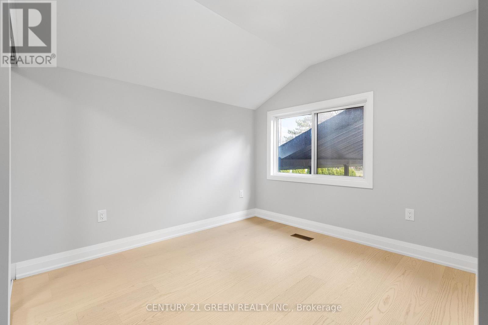 Photo 27 of 32 Brookridge Drive, Toronto ON