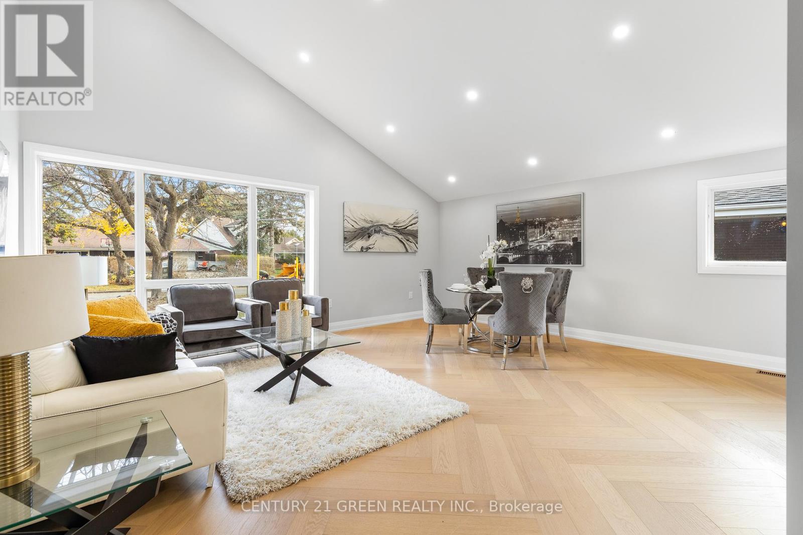 Photo 5 of 32 Brookridge Drive, Toronto ON