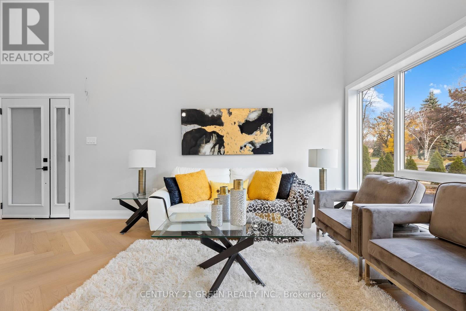 Photo 8 of 32 Brookridge Drive, Toronto ON