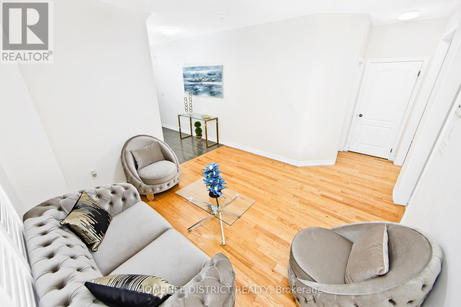 Photo 11 of 22 Tait Crescent, Clarington ON