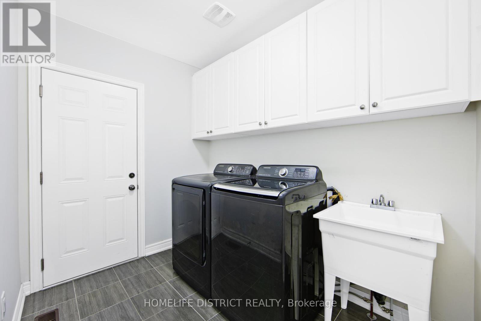 Photo 17 of 22 Tait Crescent, Clarington ON