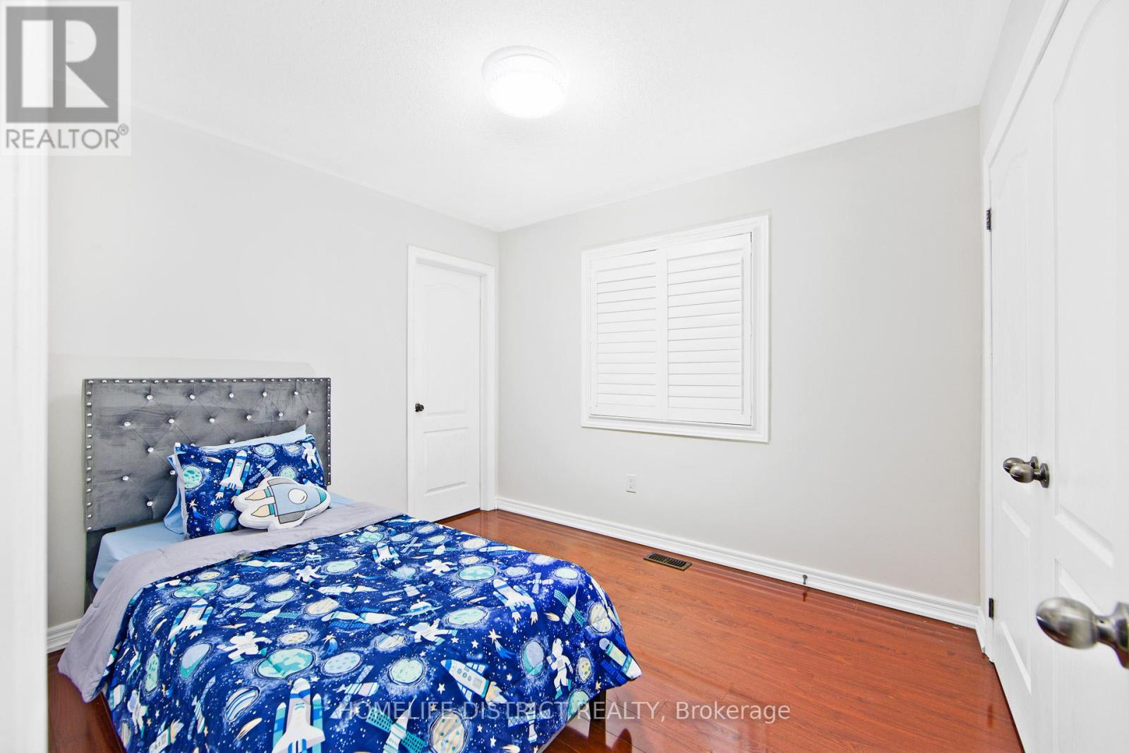 Photo 23 of 22 Tait Crescent, Clarington ON