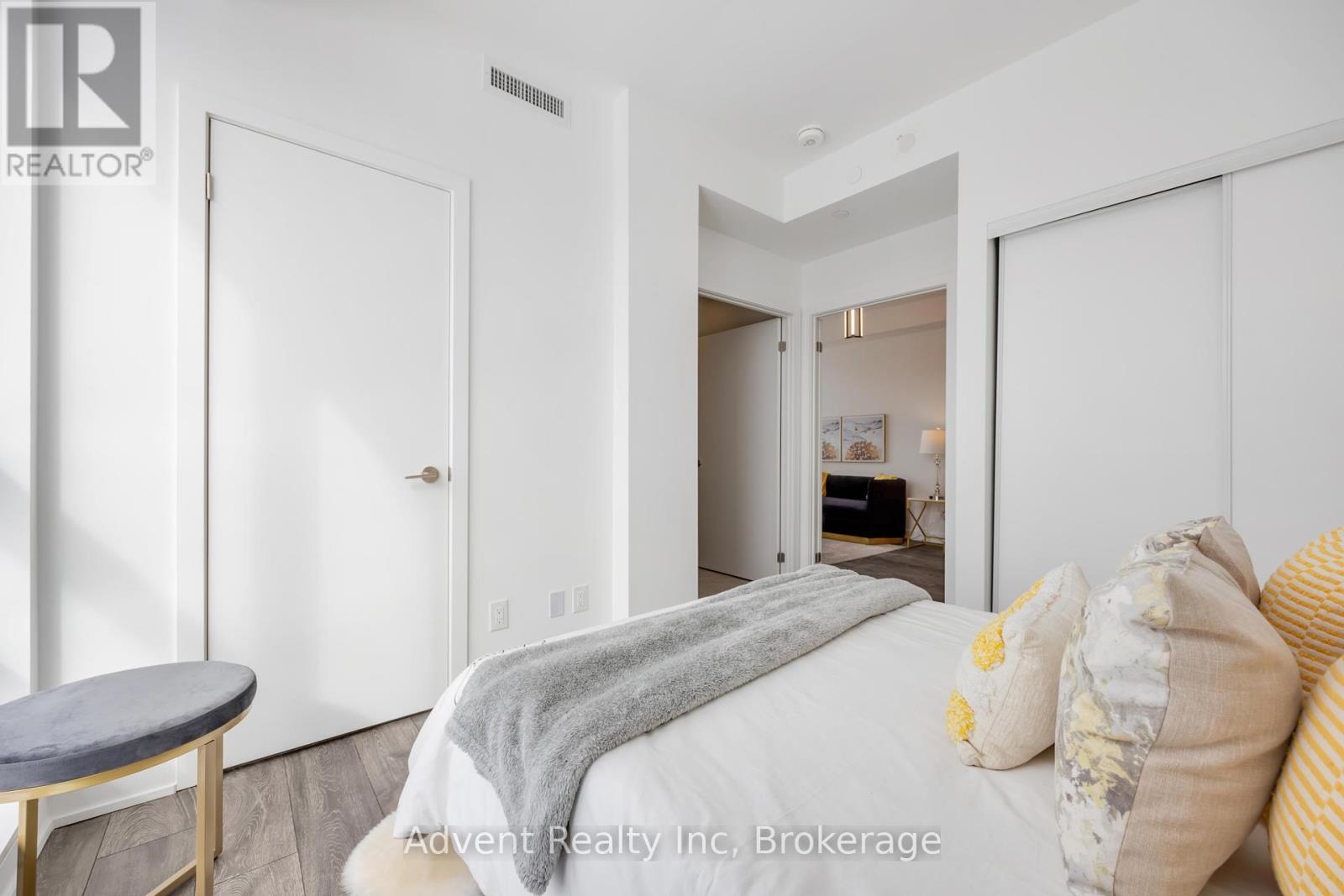 Photo 15 of 412 8888 Yonge Street, Richmond Hill ON