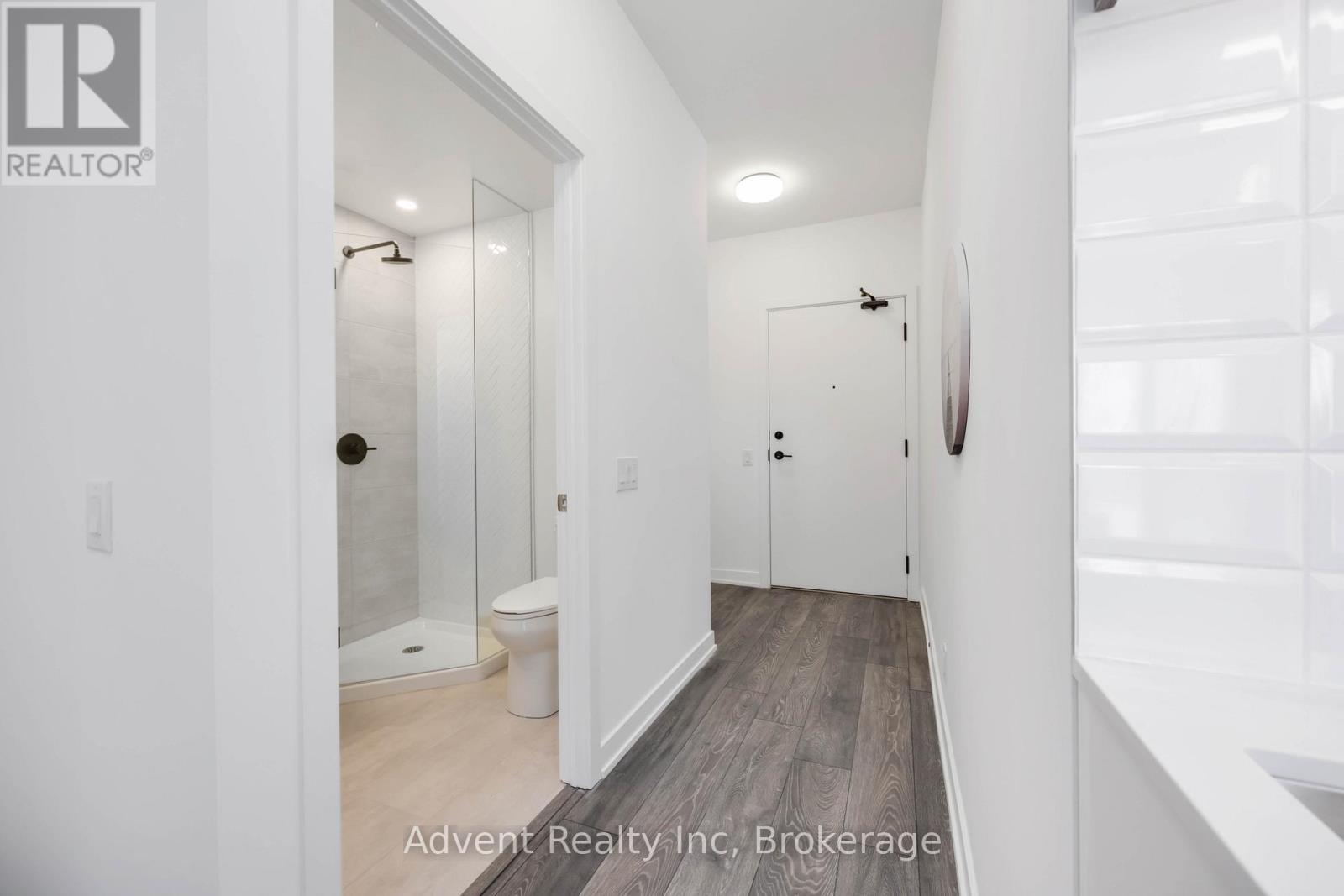 Photo 2 of 412 8888 Yonge Street, Richmond Hill ON