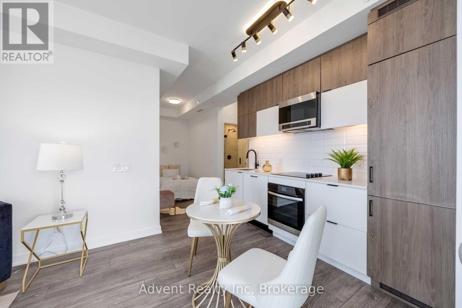 Photo 3 of 412 8888 Yonge Street, Richmond Hill ON