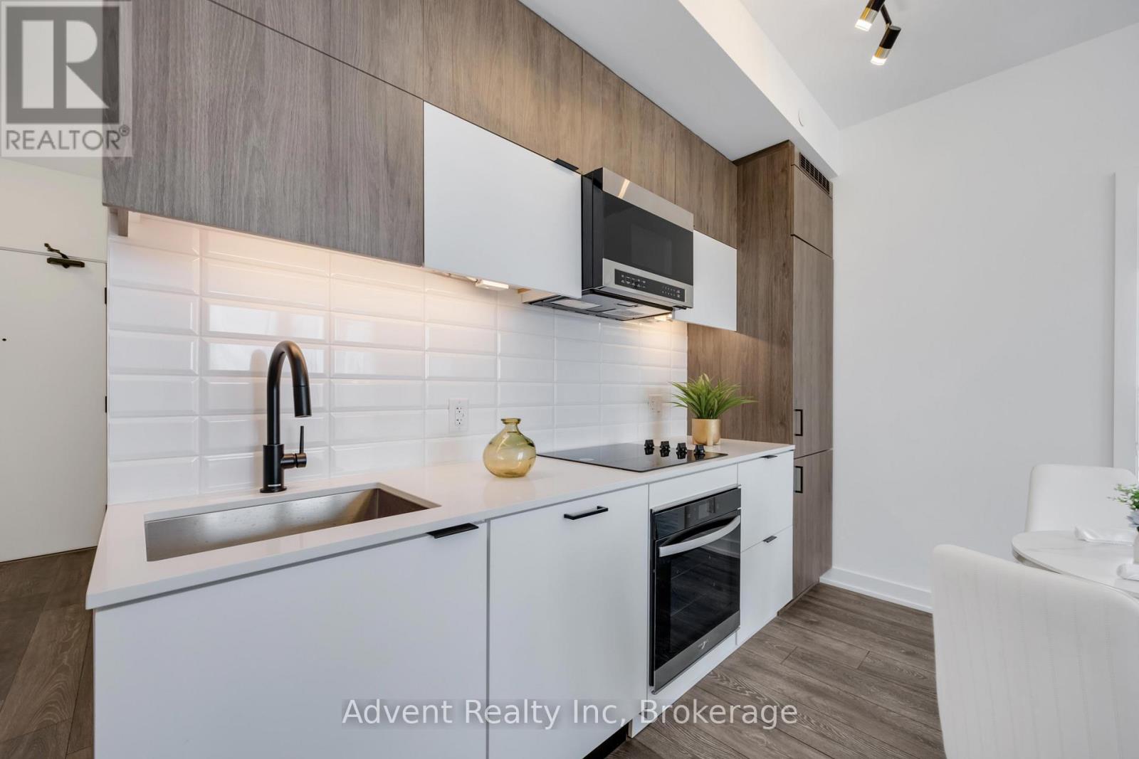 Photo 4 of 412 8888 Yonge Street, Richmond Hill ON