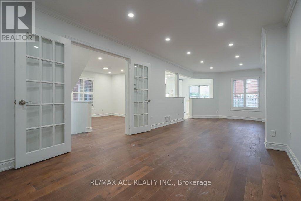 Photo 4 of Main 168 Roxbury Street, Markham ON