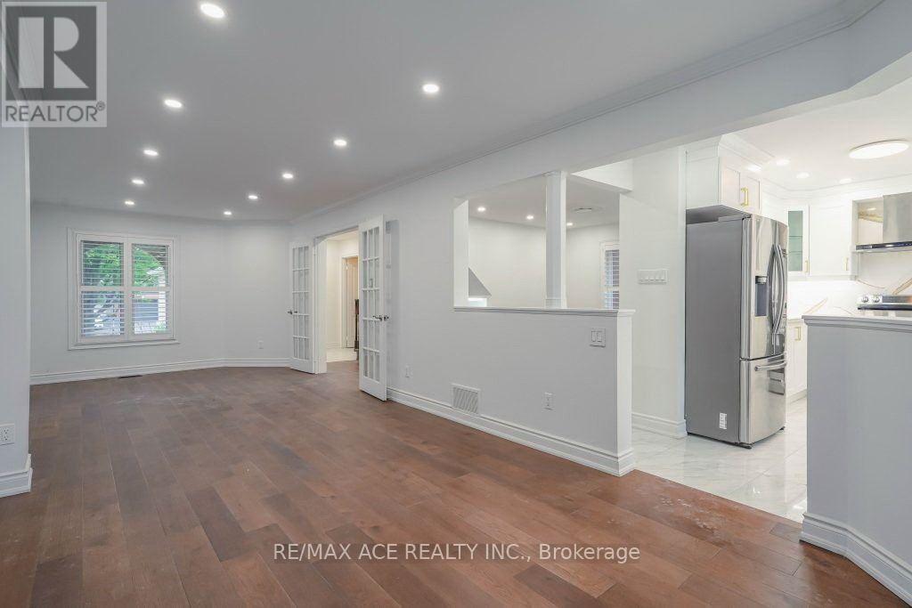 Photo 5 of Main 168 Roxbury Street, Markham ON