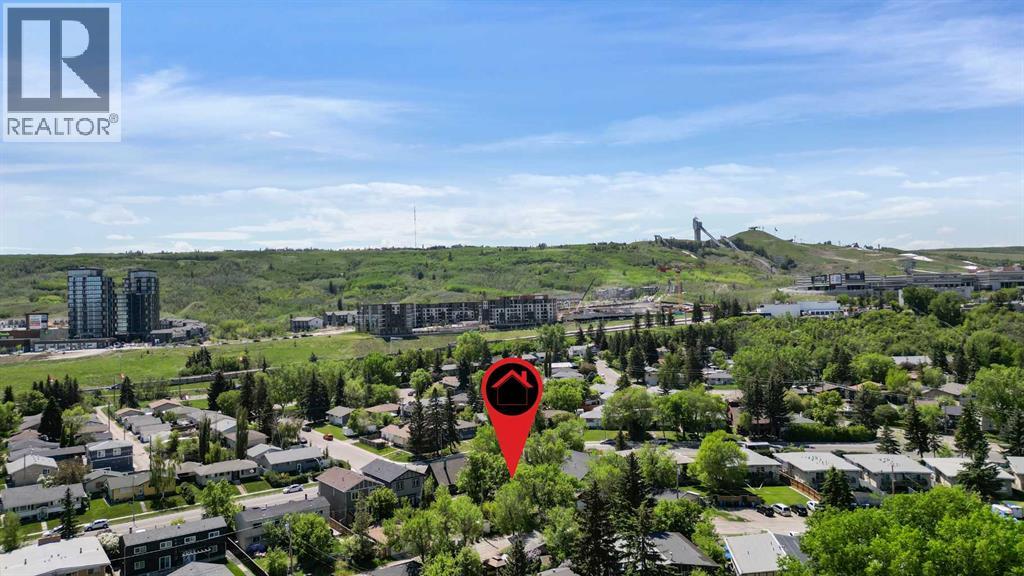 Single Family House for Sale in   Avenue NW Bowness Calgary 