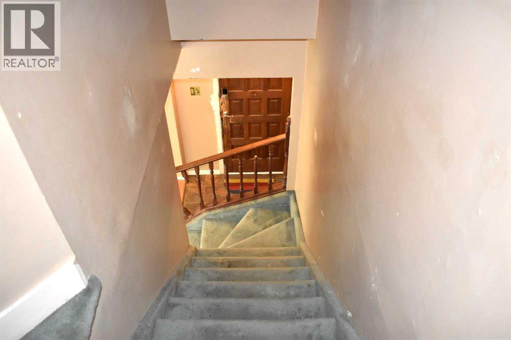 Single Family House for Sale in   Avenue NW Bowness Calgary 