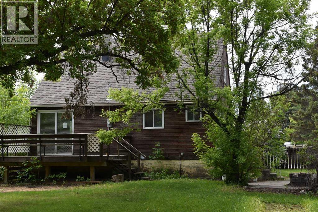 Single Family House for Sale in   Avenue NW Bowness Calgary 