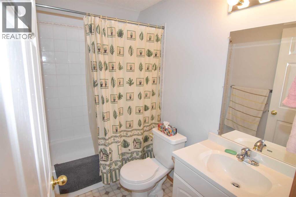 Photo 24 of 62 Parklane Drive, Strathmore AB